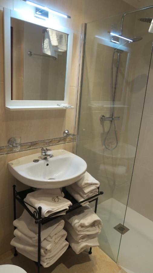 Apartamentos Palacio Azcarate Travesia Calvario Ezcaray Bagian luar foto