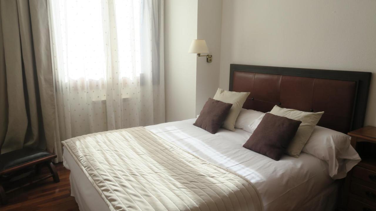 Apartamentos Palacio Azcarate Travesia Calvario Ezcaray Bagian luar foto